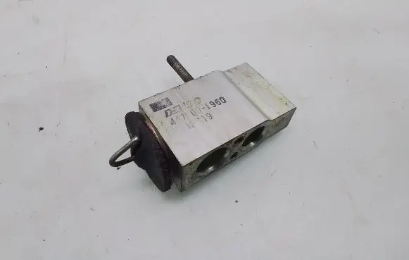 Mercedes-Benz ML W163 Air conditioning (A/C) expansion valve 447001960