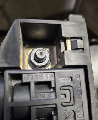Audi A4 S4 B8 8K Battery relay fuse 4F0915519