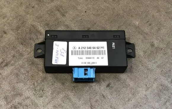 Mercedes-Benz E W212 Air suspension control unit module (rear) A2125406462