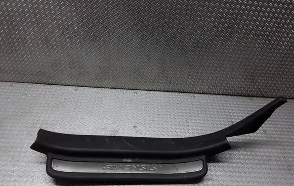 Toyota Avensis T250 Rear sill trim cover 6791805050