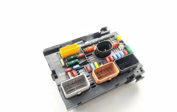 Peugeot 308 Fuse module 9675878280