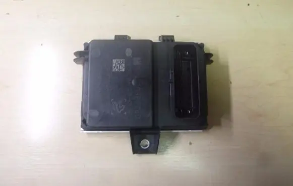 Opel Astra J Fuel injection pump control unit/module 20867260 G674