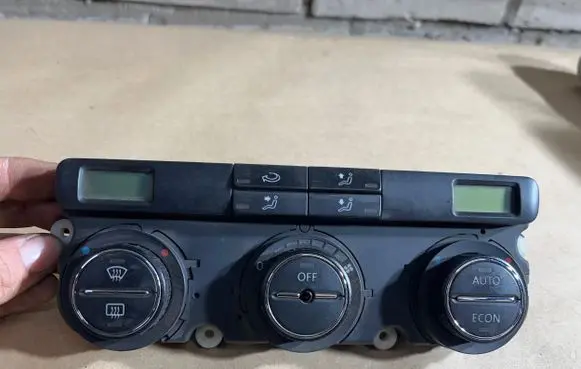 Volkswagen PASSAT B6 Climate control unit