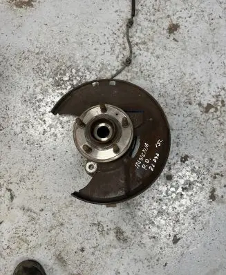 Front wheel hub