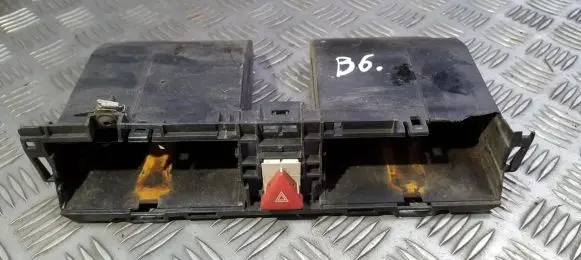 Volkswagen PASSAT B6 Hazard light switch 3c0858407