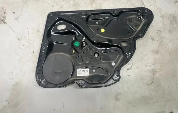 Volkswagen PASSAT B6 Rear door window regulator with motor 3C4839756F