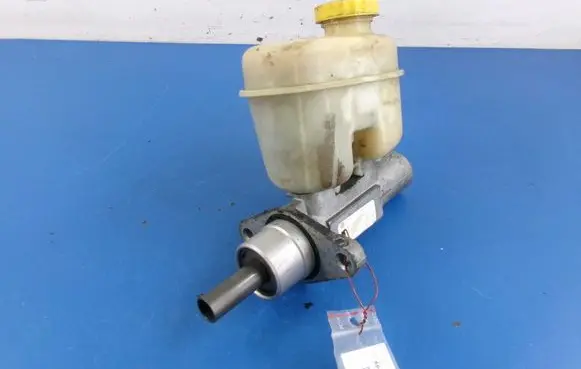 Jeep Grand Cherokee (WJ) Master brake cylinder