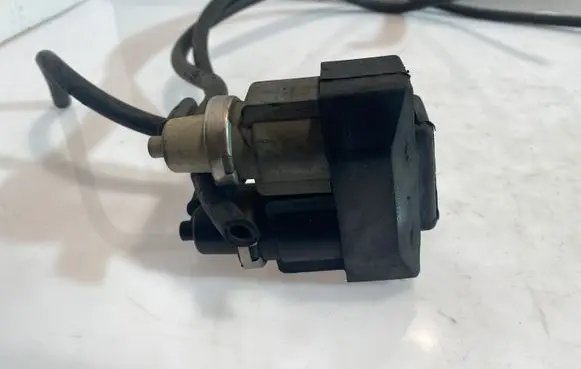 Audi A6 S6 C5 4B Turbo solenoid valve 059906629