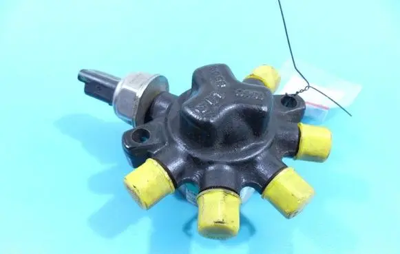 Renault Kangoo II Air suspension valve block 8200584034 IMPRK1239685