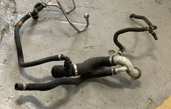 BMW 6 F12 F13 Coolant pipe/hose 7576355
