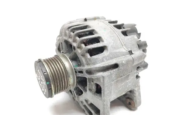 Renault Captur Generator/alternator 231007865R
