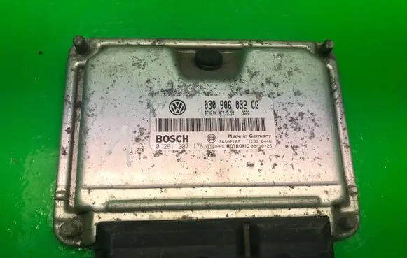 Volkswagen Polo III 6N 6N2 6NF Engine control unit/module ECU 030906032CG 0261207178