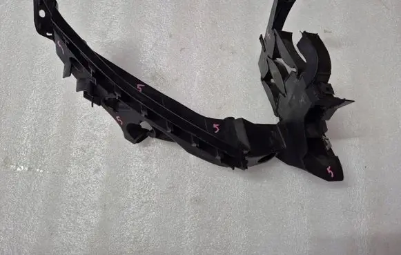 Audi A4 S4 B8 8K Headlight/headlamp mounting bracket 8K0805608C