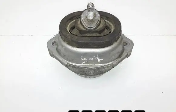 BMW X5 E53 Engine mount bracket 675843001
