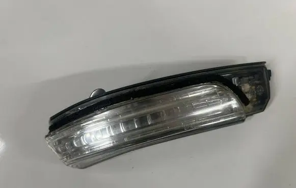 Toyota Avensis T270 Mirror indicator light 4040044