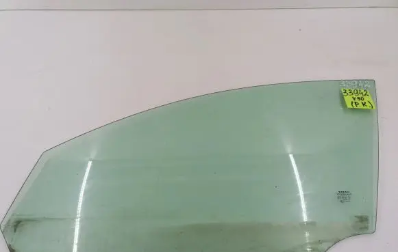 Volvo V50 Front door window glass four-door E243R001106