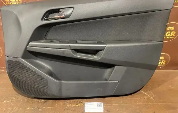 Opel Astra H Front door card panel trim 13224610