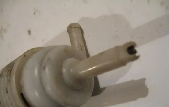 Renault 19 Windscreen/windshield washer pump