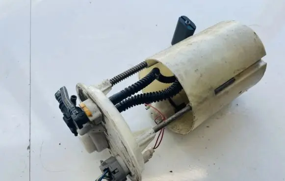 Toyota Avensis T250 Fuel level sensor 7701002040