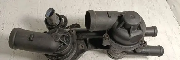 Thermostat/thermostat housing
