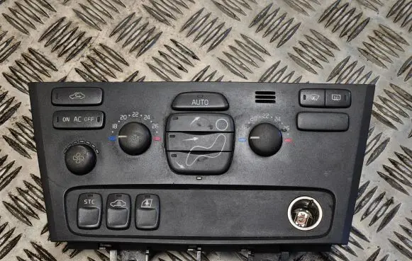 Volvo V70 Climate control unit 9452368 00W33E M6E32200046