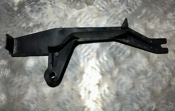 Citroen C3 Picasso Other engine part 9135E5