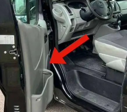 Renault Trafic II (X83) Front door speaker cover trim 7700812471