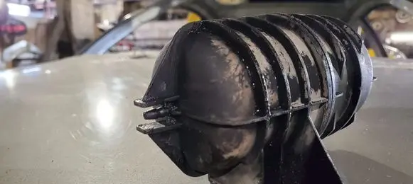 Vacuum air tank