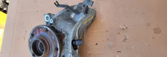 Volkswagen PASSAT B6 Front wheel hub