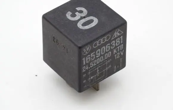 Volkswagen Golf IV Other relay 165906381