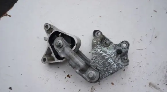 Mercedes-Benz B W246 W242 Engine mounting bracket A2462401109
