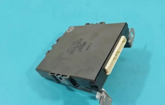 Toyota Prius (XW20) Central body control module 89670-47010 IMPRK1392779