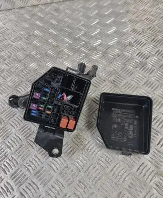 Toyota RAV 4 (XA50) Fuse box set