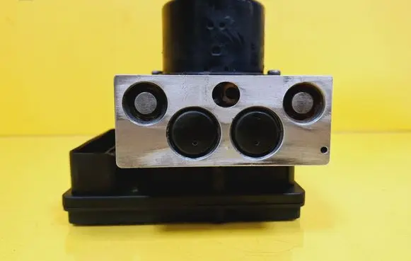 Mercedes-Benz C W203 ABS Pump A2095450232