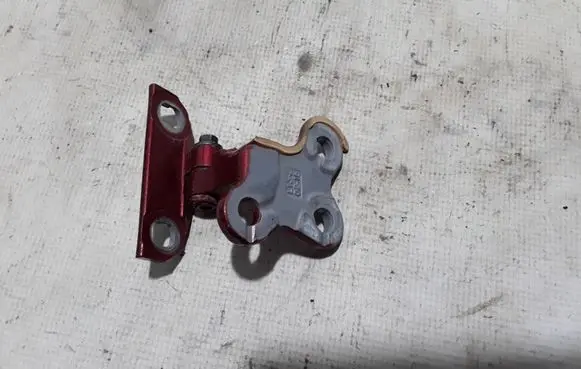 Volvo S60 Front door upper hinge 31218520