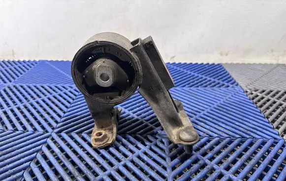 Toyota Auris E180 Engine mount bracket