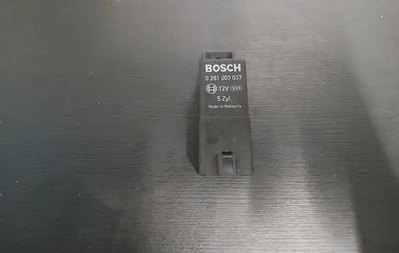 Volvo V70 Glow plug pre-heat relay 30751798