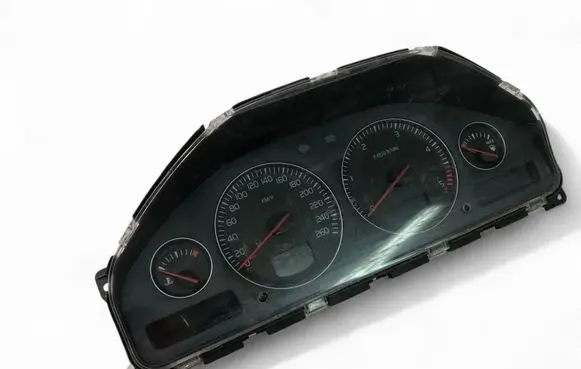 Volvo V70 Speedometer (instrument cluster) 30746102