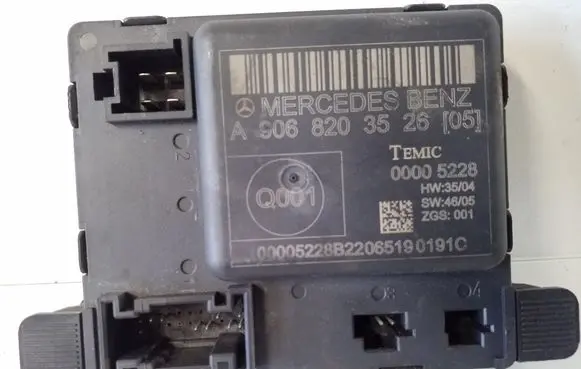 Mercedes-Benz Sprinter W906 Door control unit/module A9068203526