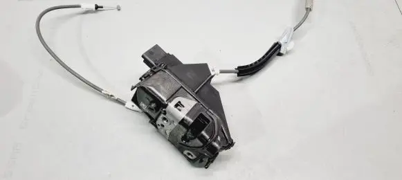 Opel Mokka B Front door lock 9844455580