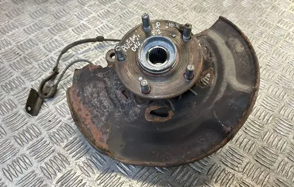 Toyota Avensis T270 Front wheel hub spindle knuckle