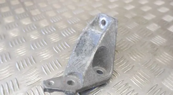 Lexus ES 250 - 300 - 330 Engine mounting bracket 1231125080