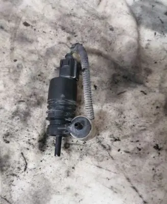 Volkswagen Golf IV Windscreen/windshield washer pump