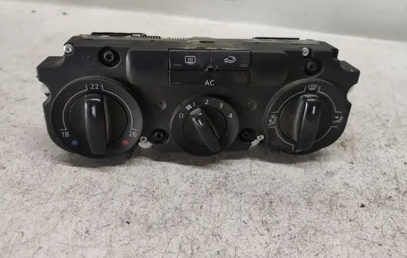 Volkswagen Golf V Climate control unit
