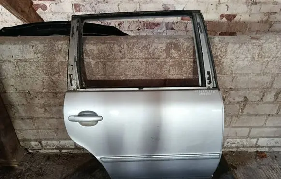 Volkswagen PASSAT B5 Rear door