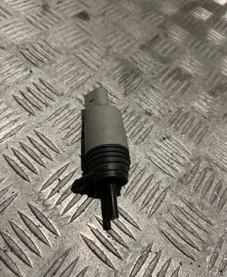 BMW 5 E60 E61 Windscreen/windshield washer pump 8934159