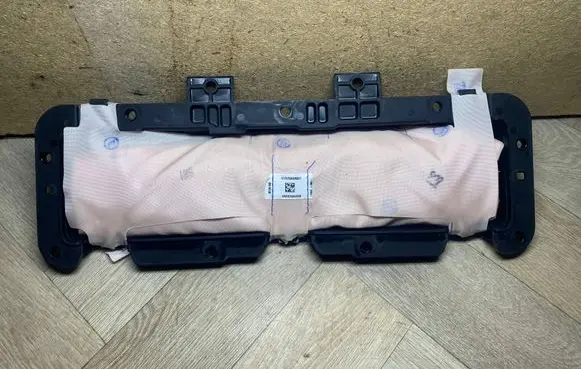 Mercedes-Benz GLS X166 Knee airbag 1668600102 A1668600102 617976800