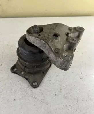 Skoda Fabia Mk1 (6Y) Engine mount bracket 6Q0199185R