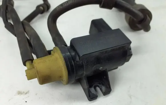 Volkswagen PASSAT B6 Vacuum valve 1K0906627A 08T162 70086800