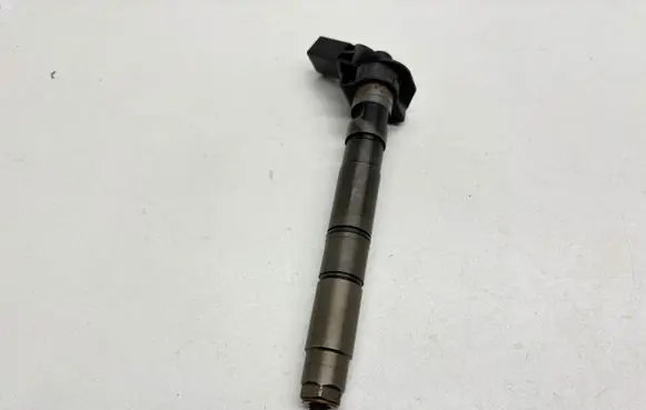 Audi A8 S8 D3 4E Fuel injector 057130277AG